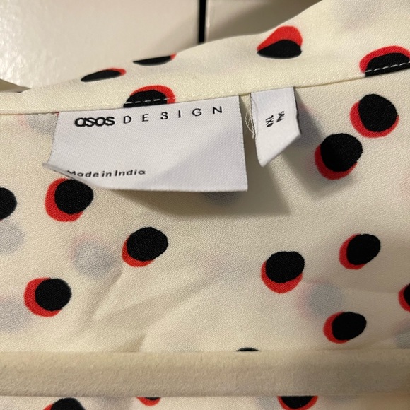 Button down - Picture 2 of 3